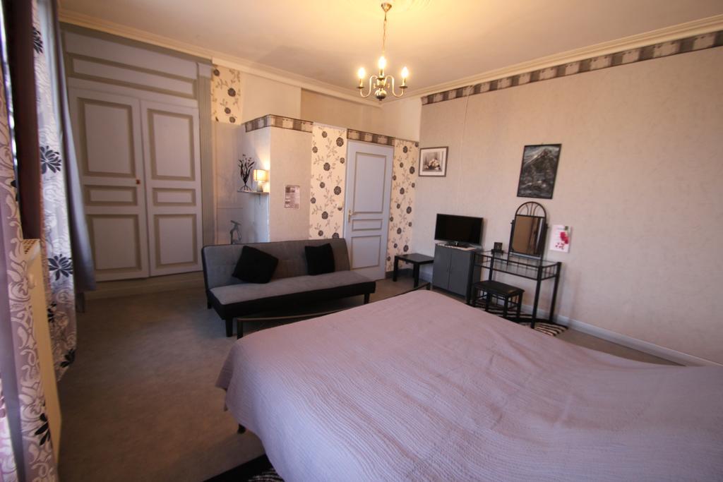 Domaine Des Roses Bed & Breakfast Vaudelnay Ruang foto