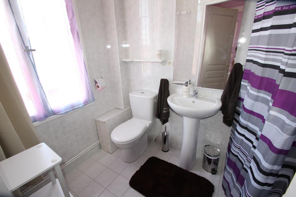 Domaine Des Roses Bed & Breakfast Vaudelnay Ruang foto