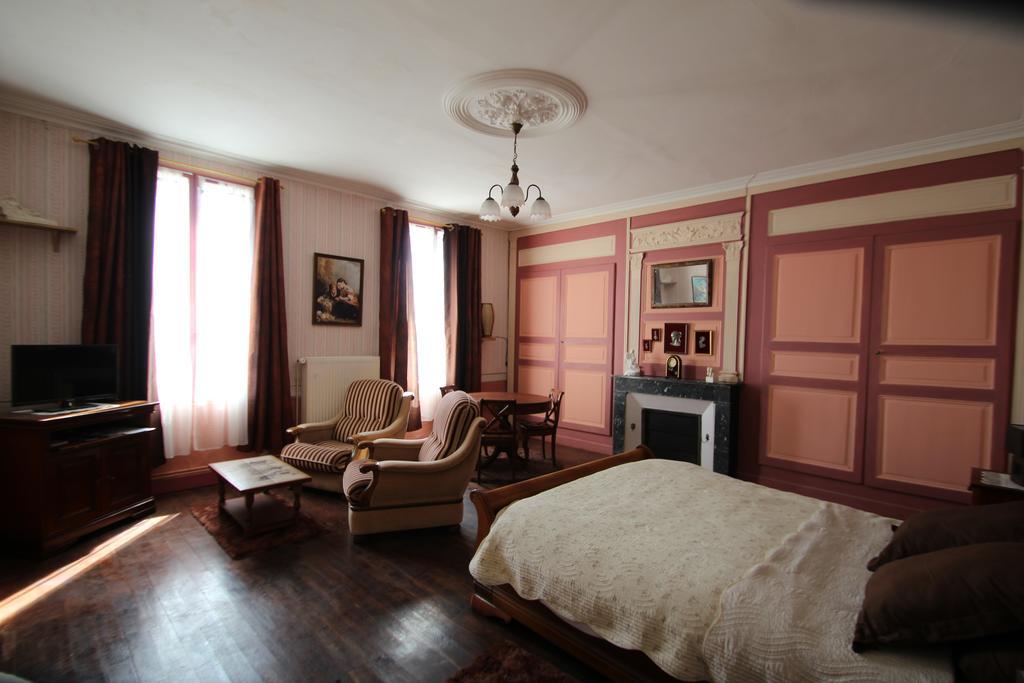 Domaine Des Roses Bed & Breakfast Vaudelnay Ruang foto