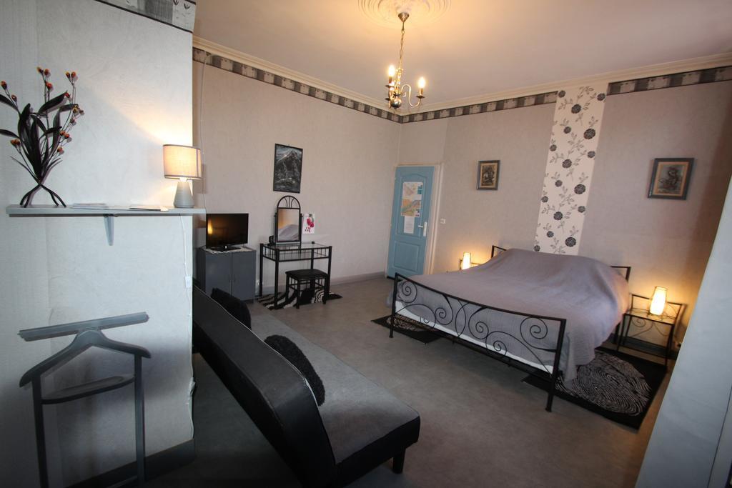 Domaine Des Roses Bed & Breakfast Vaudelnay Ruang foto