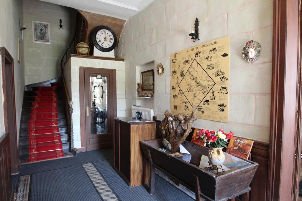 Domaine Des Roses Bed & Breakfast Vaudelnay Bagian luar foto
