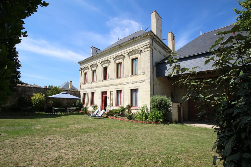 Domaine Des Roses Bed & Breakfast Vaudelnay Bagian luar foto