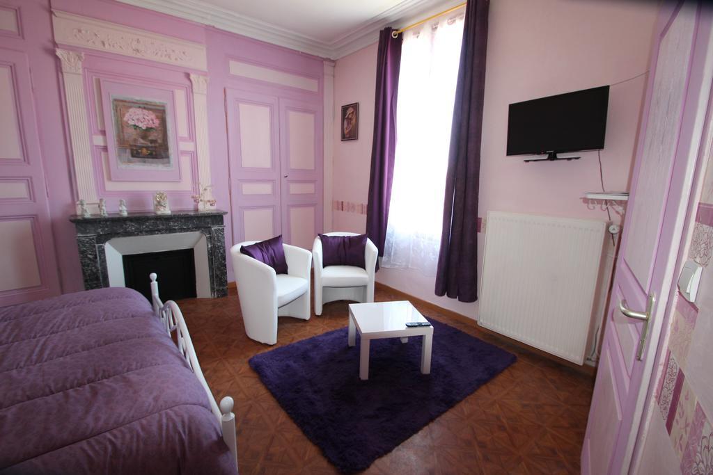 Domaine Des Roses Bed & Breakfast Vaudelnay Ruang foto