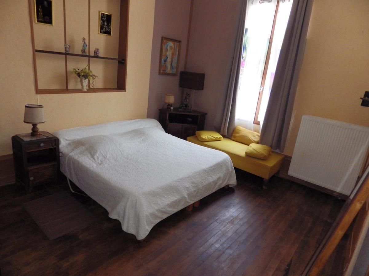 Domaine Des Roses Bed & Breakfast Vaudelnay Bagian luar foto